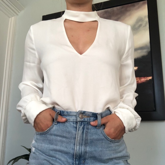 Mock neck white blouse with cutout - Picture 2 of 3